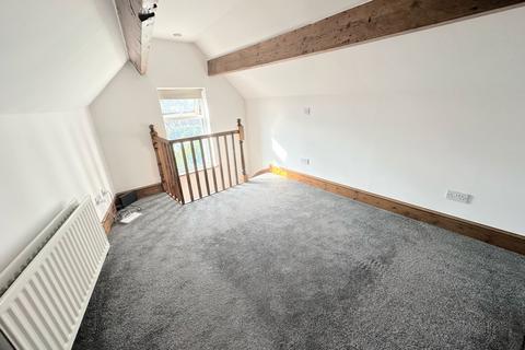 2 bedroom end of terrace house to rent, Trooper Lane, Halifax HX3