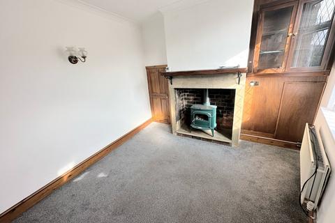 2 bedroom end of terrace house to rent, Trooper Lane, Halifax HX3