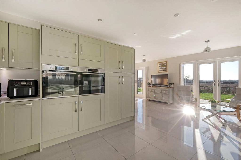 Kitchen/ Dining
