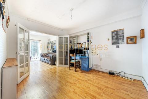 3 bedroom semi-detached house for sale, Ellesmere Avenue, London