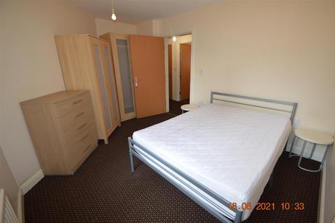 2 bedroom flat to rent, Chorlton Road, Manchester M15