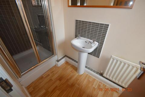 2 bedroom flat to rent, Chorlton Road, Manchester M15