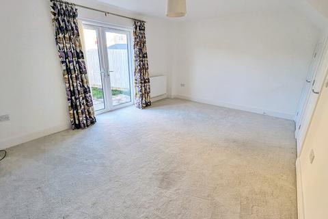 2 bedroom terraced house to rent, Windmill Street, Whittlesey, Petre