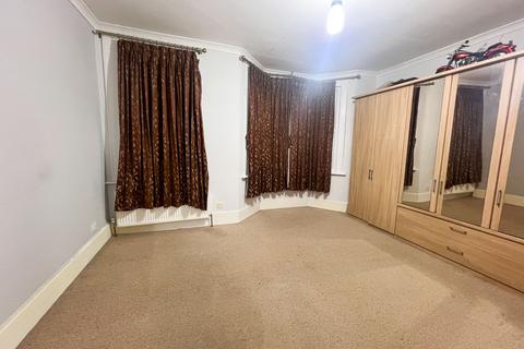 3 bedroom terraced house to rent, Matlock Road, London, E10