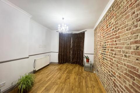 3 bedroom terraced house to rent, Matlock Road, London, E10