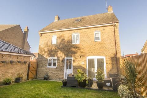 4 bedroom detached house for sale, Gapstile Close, Desborough