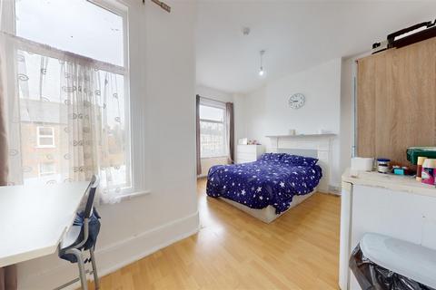 1 bedroom property to rent, Sandringham Road, Willesden Green NW2