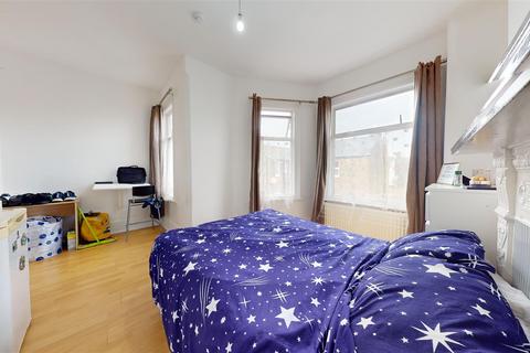 1 bedroom property to rent, Sandringham Road, Willesden Green NW2