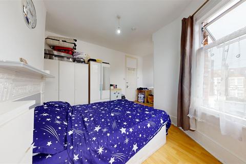 1 bedroom property to rent, Sandringham Road, Willesden Green NW2