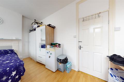 1 bedroom property to rent, Sandringham Road, Willesden Green NW2