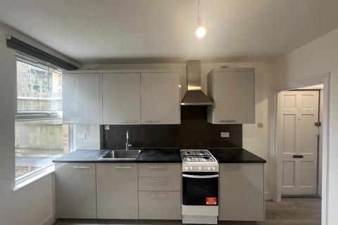 3 bedroom semi-detached house to rent, Dickerage Lane, New Malden