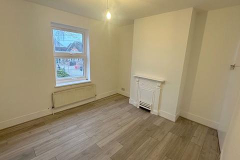 3 bedroom semi-detached house to rent, Dickerage Lane, New Malden