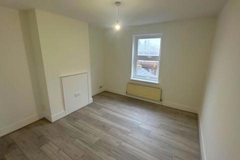 3 bedroom semi-detached house to rent, Dickerage Lane, New Malden