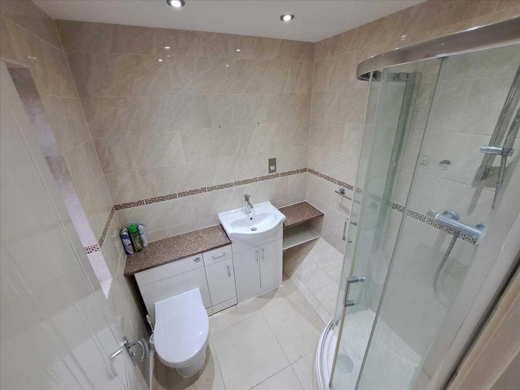 En suite bathroom