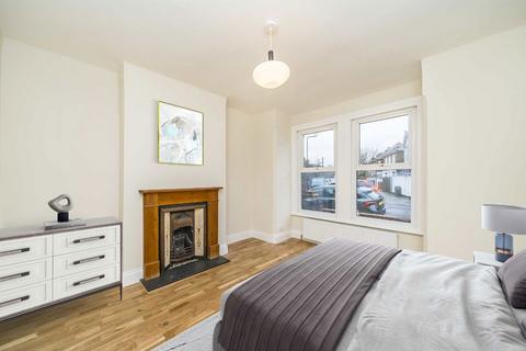 3 bedroom flat to rent, Bollo Lane, London W4