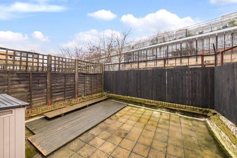 1 bedroom flat for sale, Queens Crescent, London