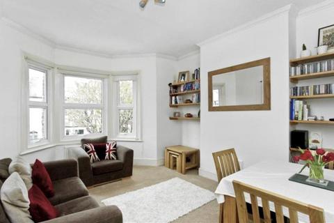 2 bedroom flat to rent, Haldon Road, London