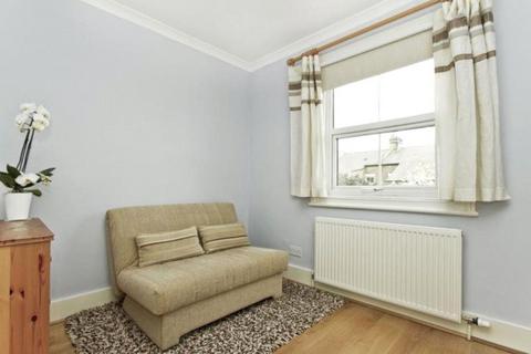 2 bedroom flat to rent, Haldon Road, London