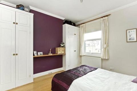 2 bedroom flat to rent, Haldon Road, London