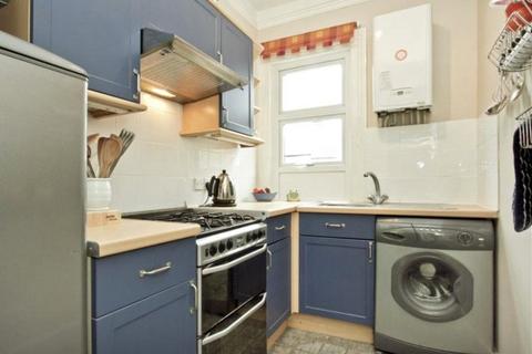 2 bedroom flat to rent, Haldon Road, London