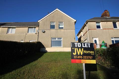 3 bedroom end of terrace house to rent, Tir Bach Road, Wyllie NP12