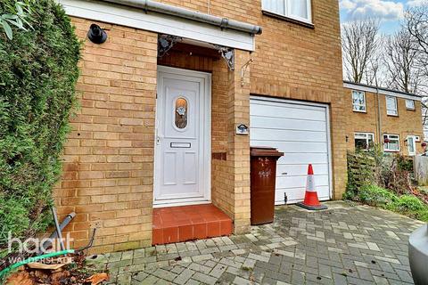 4 bedroom townhouse to rent, Kingston Crescent, Chatham