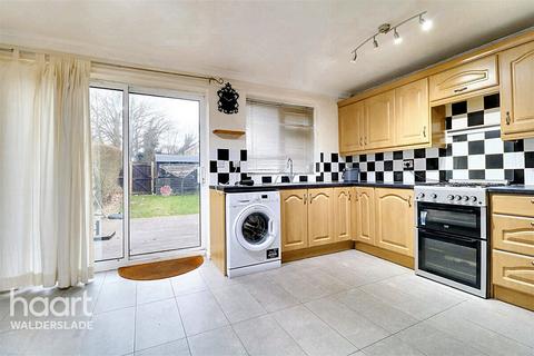 4 bedroom townhouse to rent, Kingston Crescent, Chatham