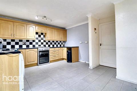 4 bedroom townhouse to rent, Kingston Crescent, Chatham