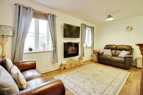 2 bedroom ground floor flat for sale, Winton Road, Swindon, SN3