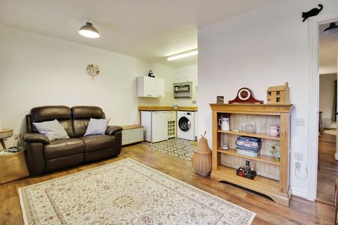 2 bedroom ground floor flat for sale, Winton Road, Swindon, SN3