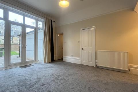 Studio to rent, Cedar Road, Sutton SM2