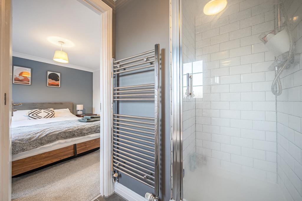 En-Suite Pic 2