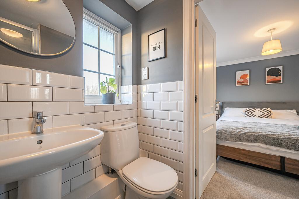 En-Suite Pic 1