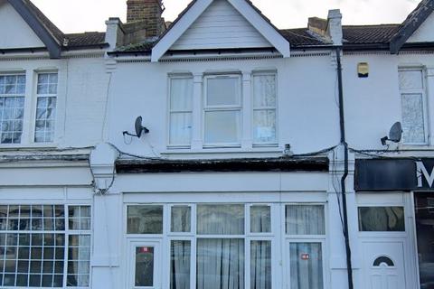 2 bedroom flat to rent, Station Road, London W7