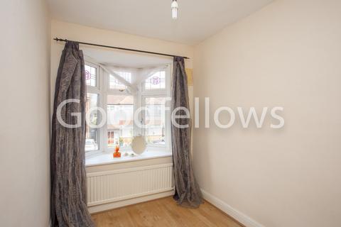 3 bedroom semi-detached house to rent, Arras Avenue, Surrey SM4