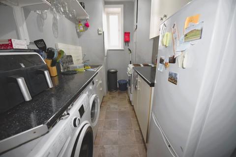 1 bedroom flat to rent, Meanwood Towers Flat 4