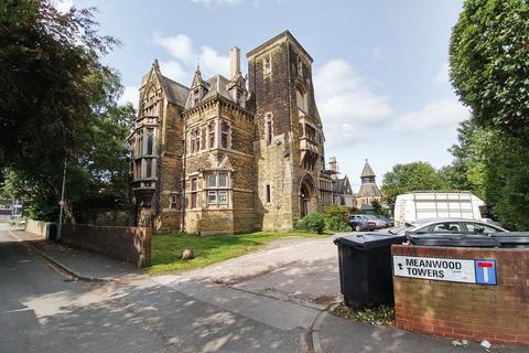 1 bedroom flat to rent, Meanwood Towers Flat 4