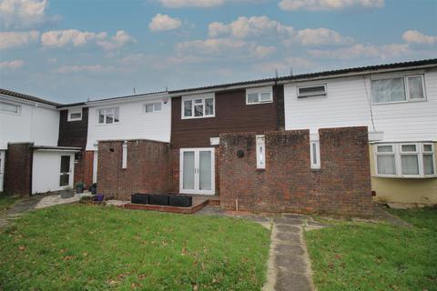 3 bedroom house to rent, Mitford Walk, Bewbush, Crawley, West Sussex. RH11 8NL