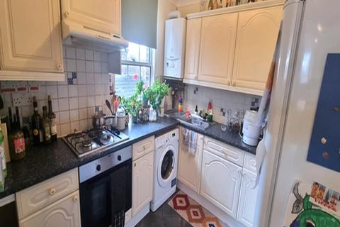 2 bedroom flat to rent, b Kingston Road, South Wimbledon, London