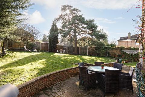 19 Forest Way, Ashtead, KT21 1JN