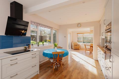 19 Forest Way, Ashtead, KT21 1JN