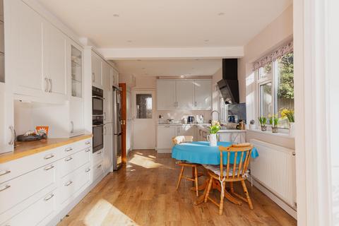 19 Forest Way, Ashtead, KT21 1JN