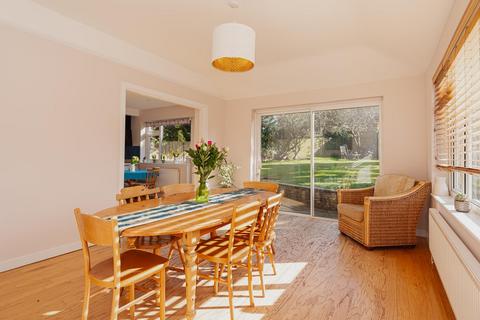 19 Forest Way, Ashtead, KT21 1JN