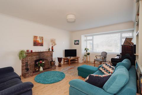 19 Forest Way, Ashtead, KT21 1JN