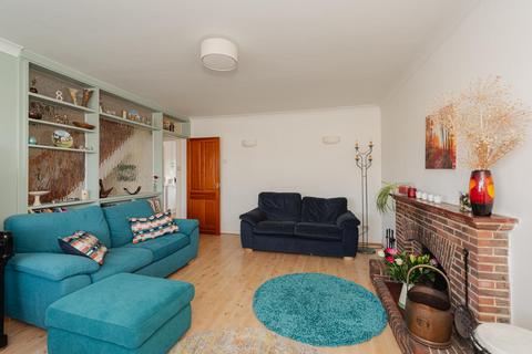 19 Forest Way, Ashtead, KT21 1JN