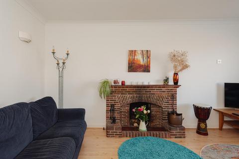 19 Forest Way, Ashtead, KT21 1JN