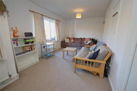 2 bedroom maisonette to rent, Rustat Road, Cambridge CB1