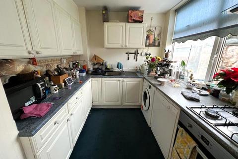 3 bedroom semi-detached house to rent, Berkeley Avenue, Ilford IG5