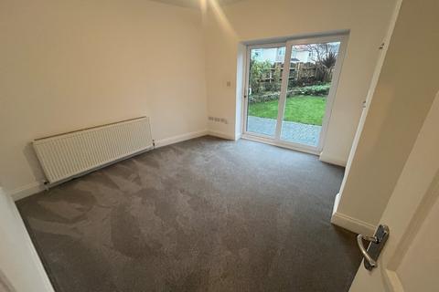 2 bedroom ground floor flat to rent, Stourcliffe Avenue, Bournemouth, BH6