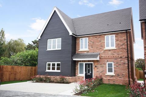 4 bedroom detached house for sale, North Drive, Hutton, Brentwood, CM13